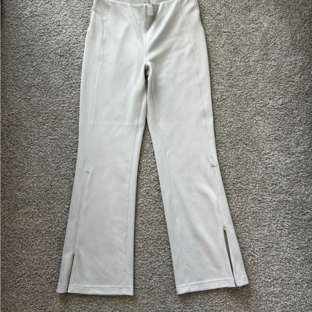 Lululemon Ribbed Softstreme Flared Pant * 32.5 bone size 12 - Picture 5 of 7